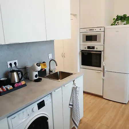 Sunny Center With Balcony Apartmán *